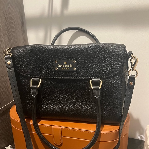 GREAT CONDITION KATE SPADE  100% LEATHER PURSE - Picture 2 of 5